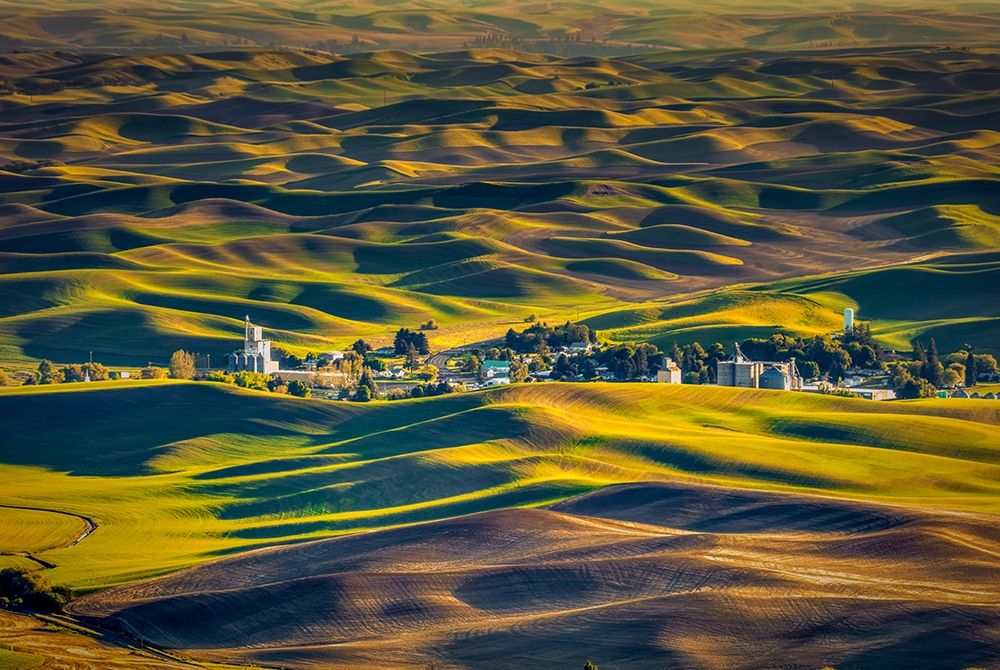Washington State-Palouse Steptoe Village and farmland at sunset